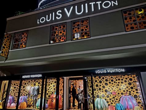 louis vuitton al centro.com oggi è.com aperto|louis vuitton milano.